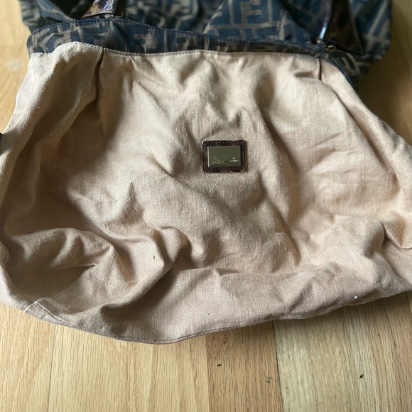 ❤️Fendi Spy Bag ❤️ - Picture 12 of 16